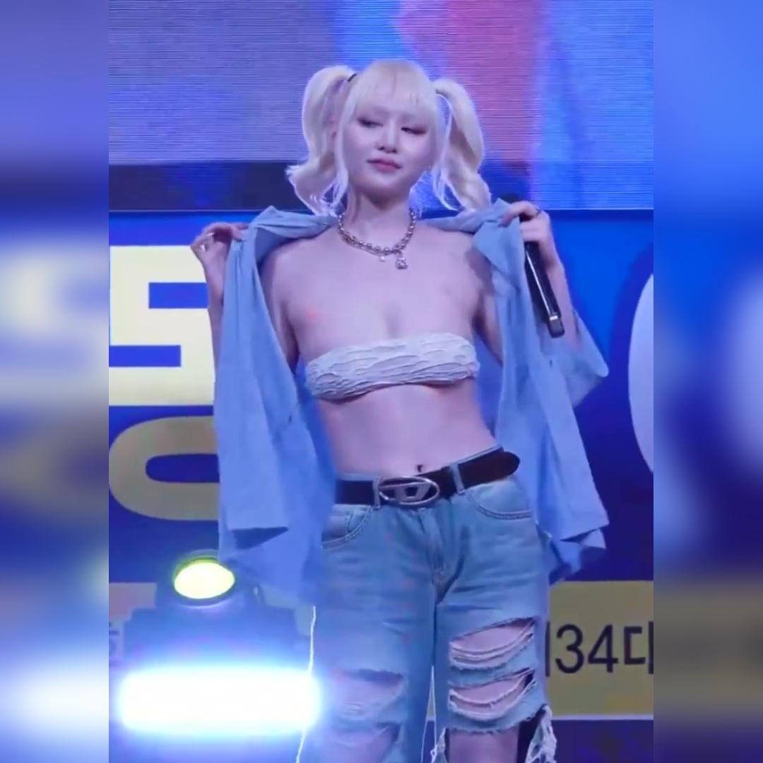 너무 아찔한 가슴 의상 선보이는 애쉬비 직캠