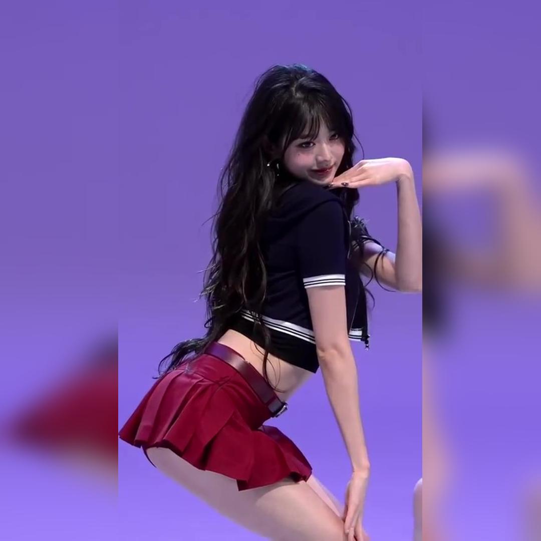 빨간 테니스치마 깔맞춤 속바지 매끈한 엉벅지 아이브 장원영 스춤