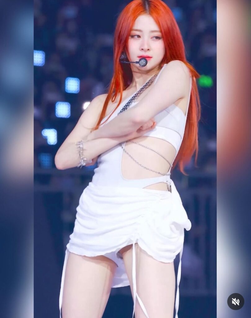 바지가 너무 헐렁한 르세라핌 허윤진