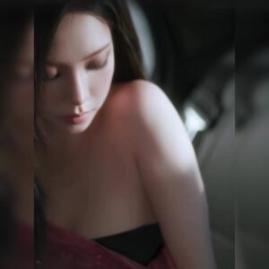 뮤비 촬영중 차 뒷자석에서 치마를 벗는 카리나