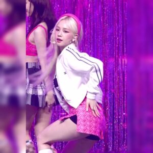 핑크치마 새하얀 허벅지 카리나