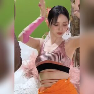 언더붑 의상입고 챌린지 찍는 카리나