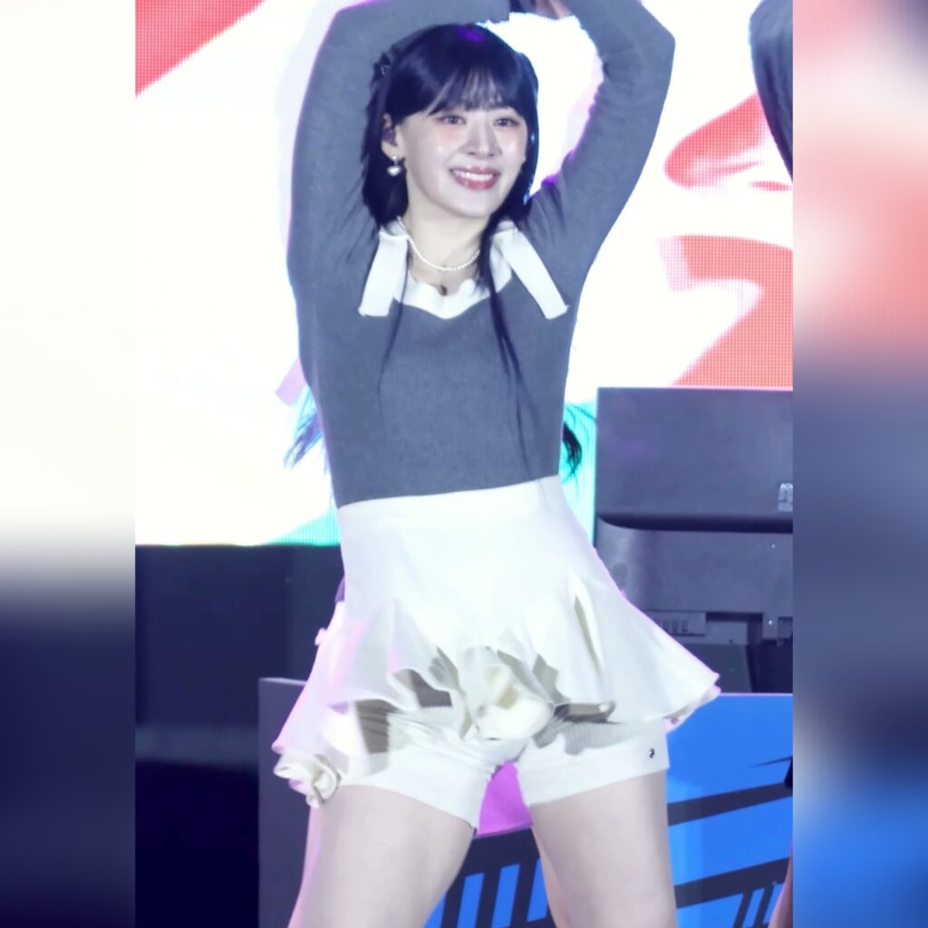 속바지 보다 치마가 짧은 스테이씨 세은 직캠