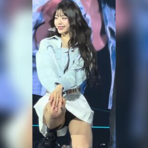 아이브 장원영 청치마 1열 직캠 영상