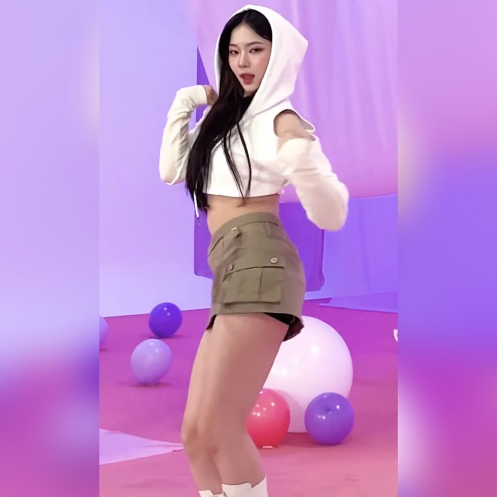 하체가 정말 예쁜 스테이씨 아이사 직캠