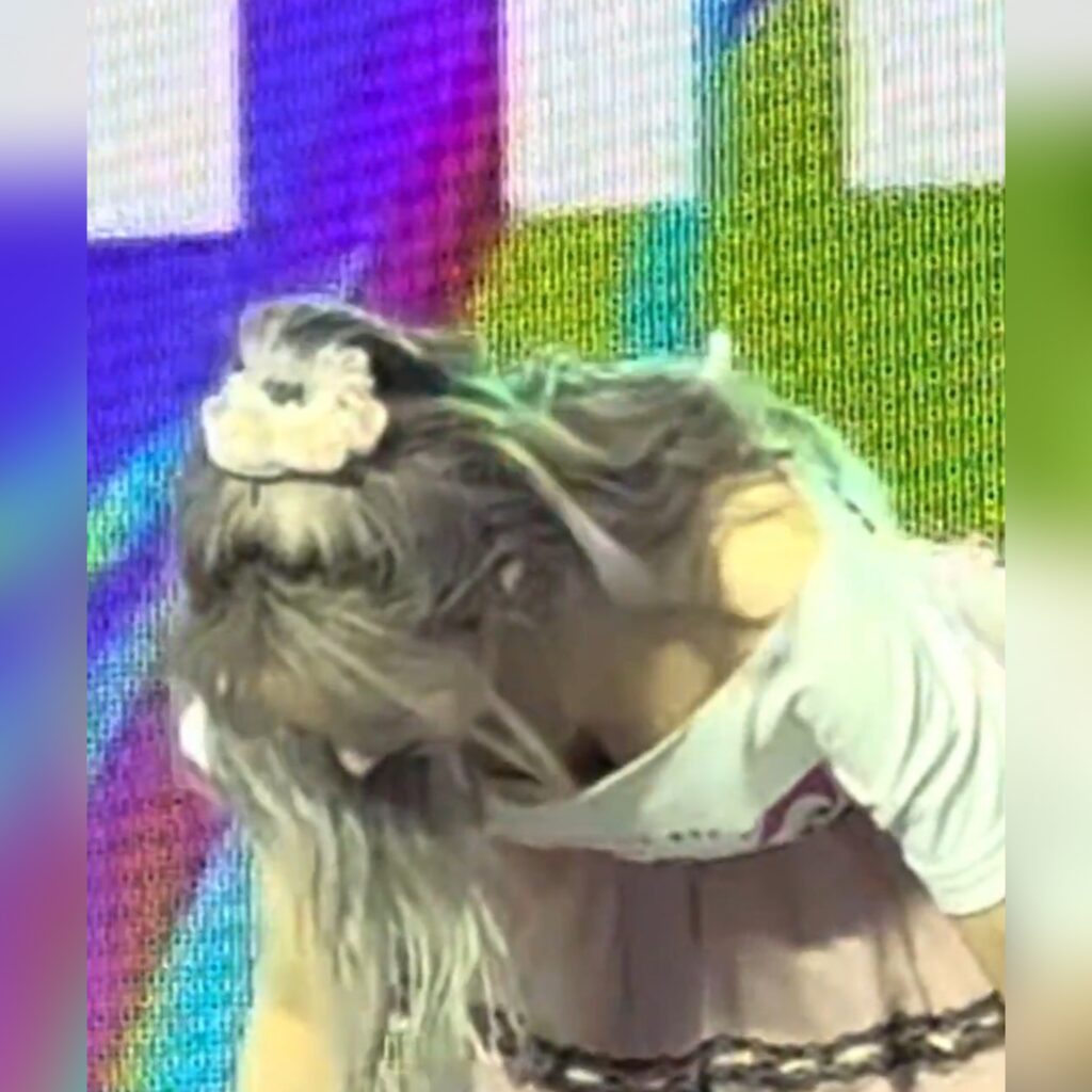 예의바르게 숙이는 아이브 리즈