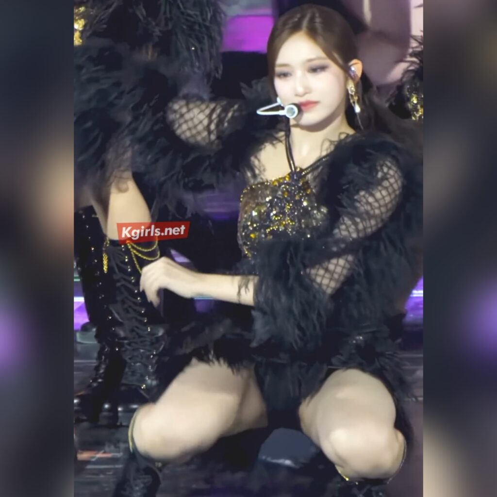 아이브 이서 분위기 있는 검은망토 의상