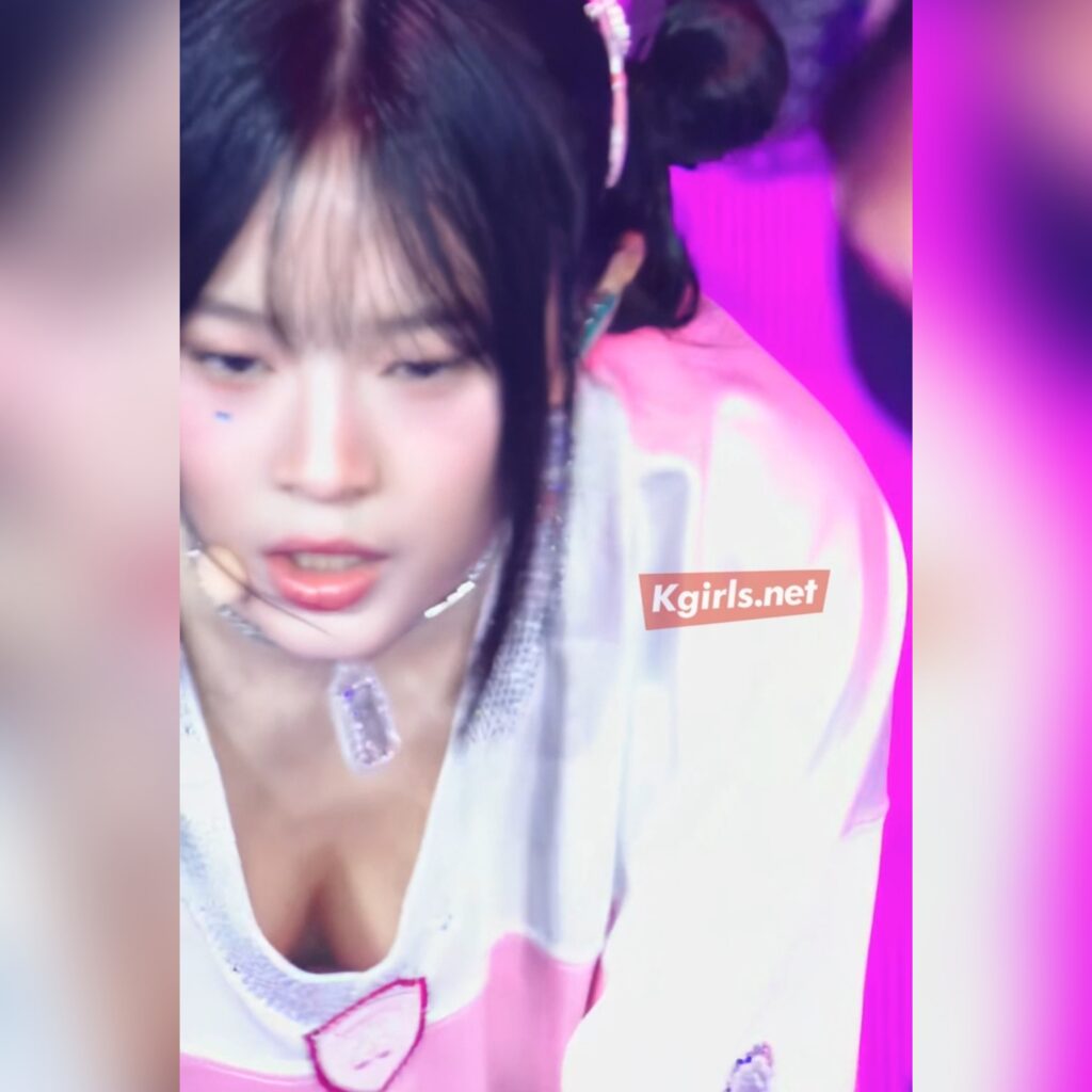 뉴진스 하니 너무 헐렁한 유니폼