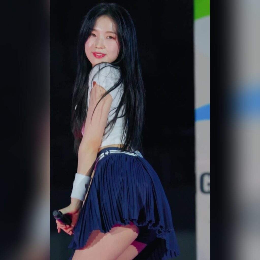 테니스치마입고 섹시하게 머리 넘기는 오마이걸 아린