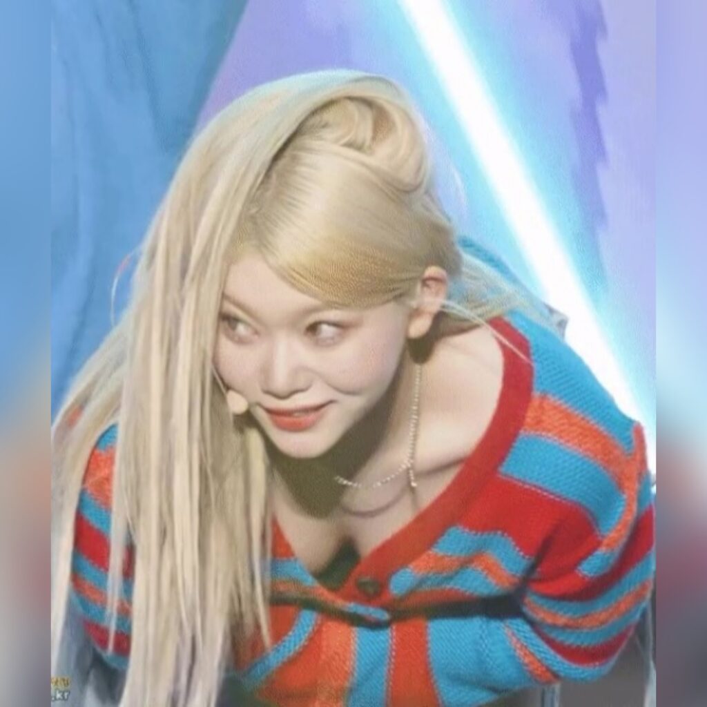 깊게 숙이며 가슴골 다 보여주는 빌리 츠키