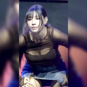 갈색 시스루 속 묵직한 튜브탑 엄청난 슴부먼트 라잇썸 초원