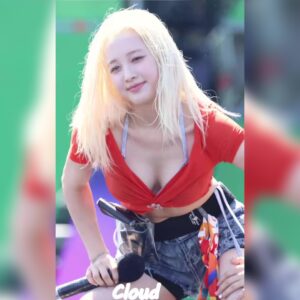 비키니 가슴골 명치까지 다 보이는 라잇썸 나영 각도 레전드