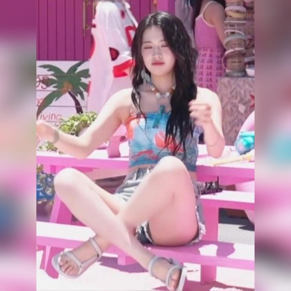 시원한 해변 의상 야드랑이 청핫팬츠 방심한 꿀벅지 아이브 안유진