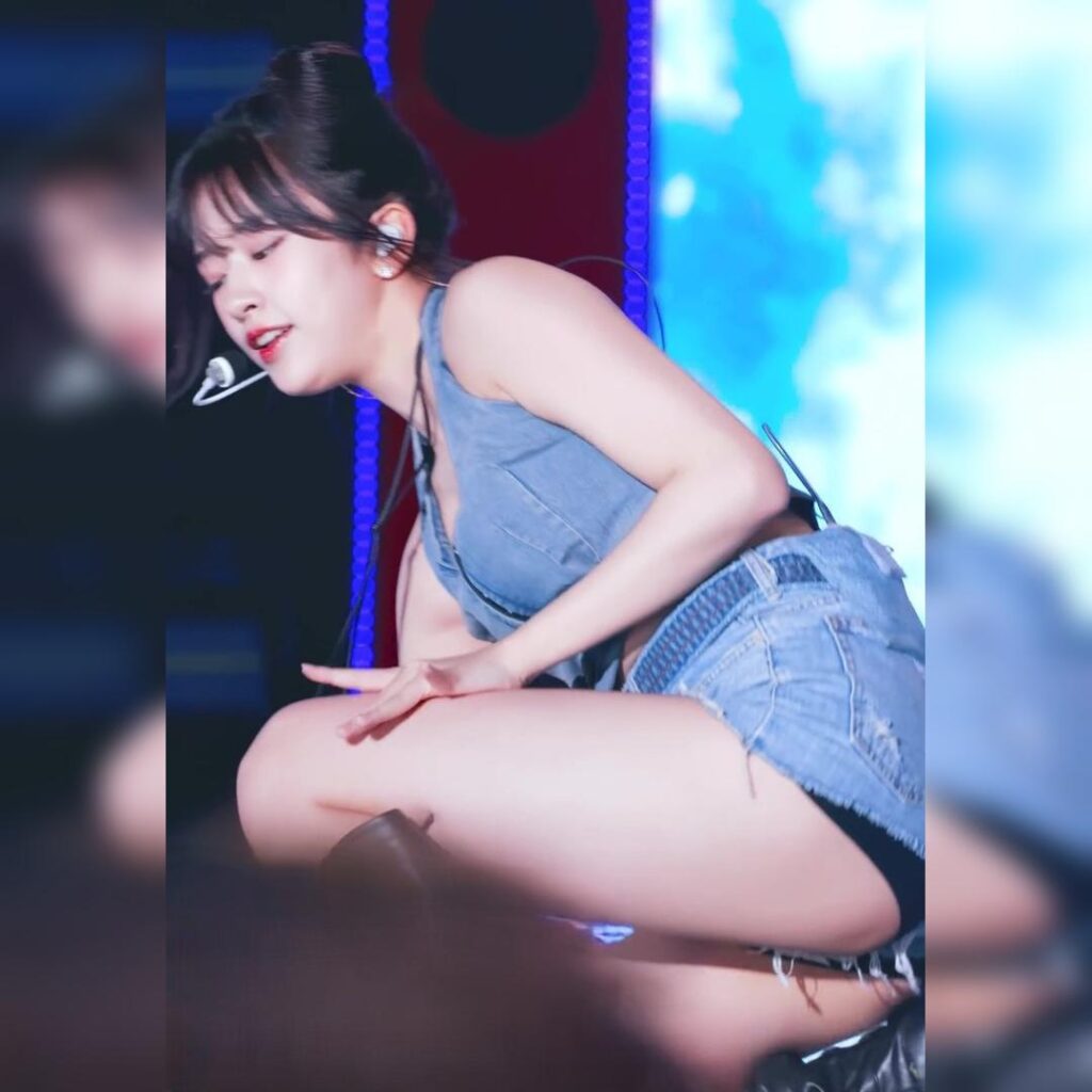 몸매가 정말 시원한 아이브 안유진 청청패션