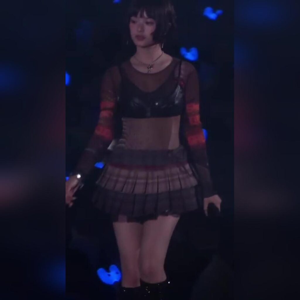 시스루 속 가죽 브라 은근히 찰랑대는 바운스 뉴진스 하니