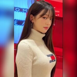 타미힐피거가 돋보이는 장원영 레전드 미모