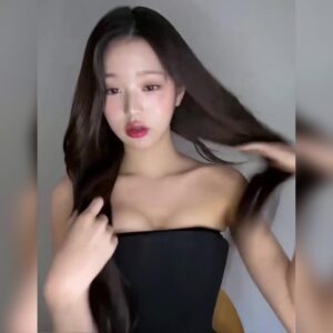 가슴이 다 드러나는 오프숄더 입고 라이브 방송하는 아이브 장원영