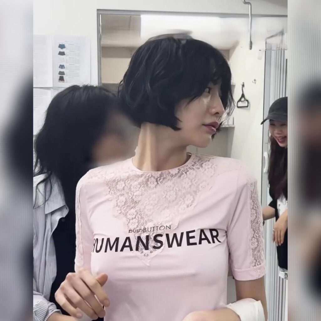 얇은 분홍색 티셔츠 노브라 돌출된 매력 포인트 배우 나나