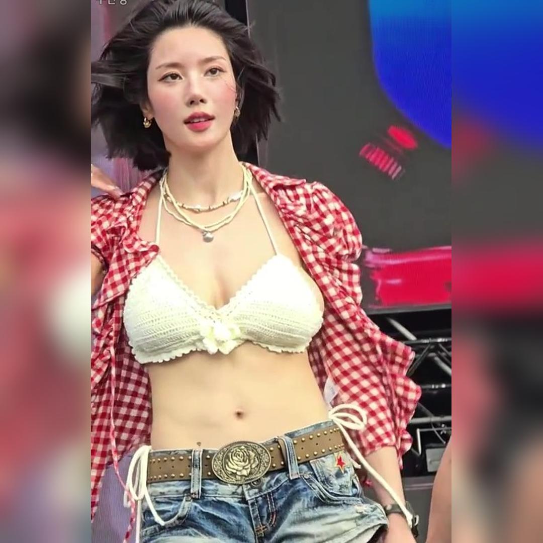 앞 뒤 옆 어마어마한 권은비 움짤