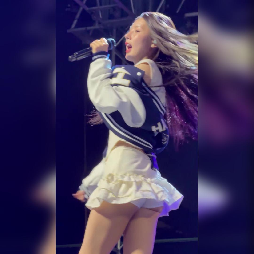 흰 프릴치마 무대 아래서 찍은 아이들 미연