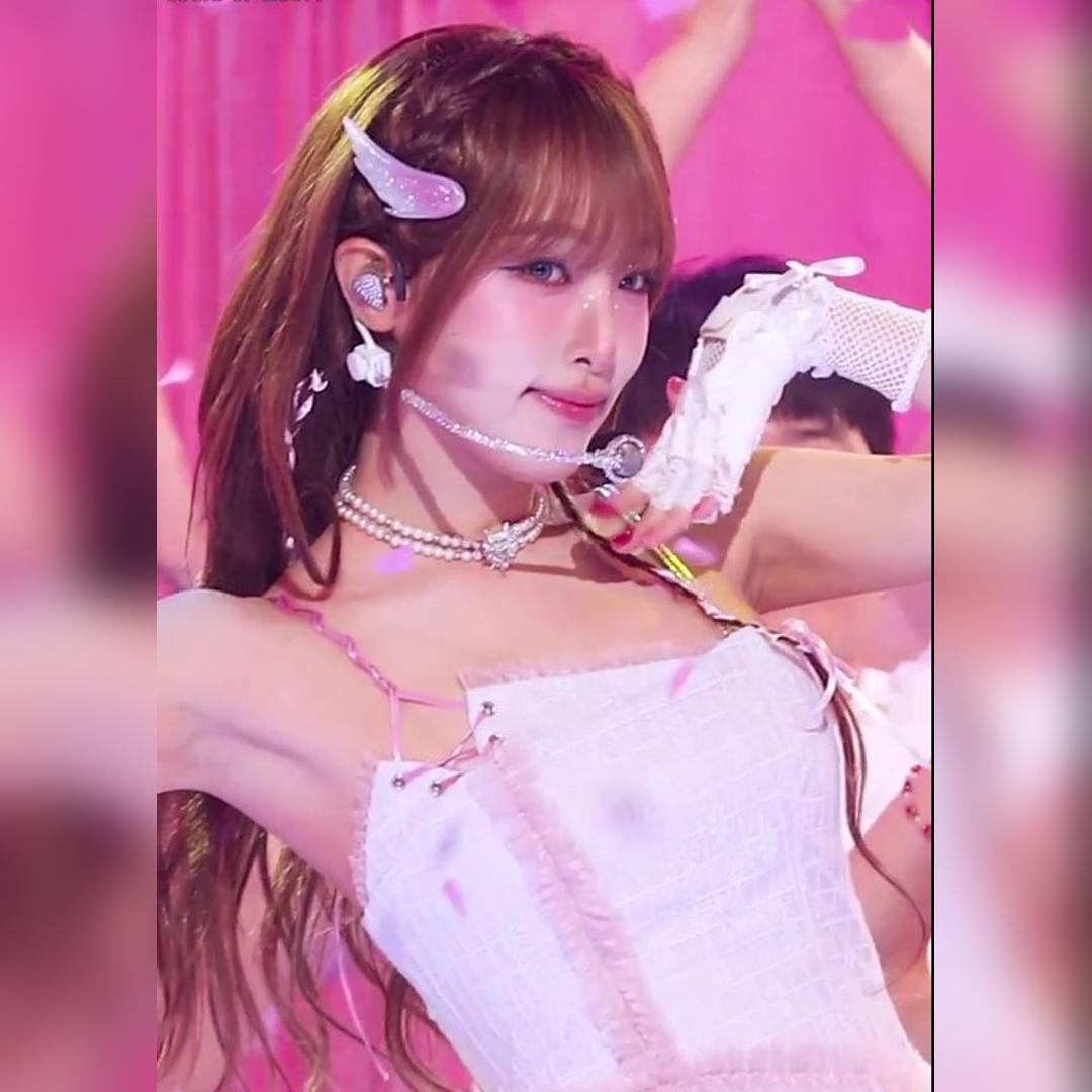 드레스 입은 최예나 움짤