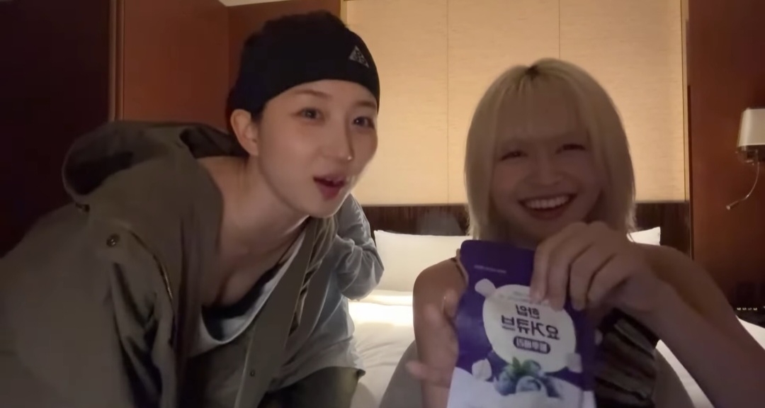 인스타 라이브 방송중에 자꾸 가슴골과 허벅지를 방심한 엔믹스 해원