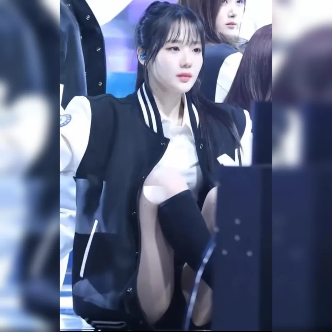 TRIPLE S成員尹書妍坐地黑色熱褲致命的腰臀比例解析