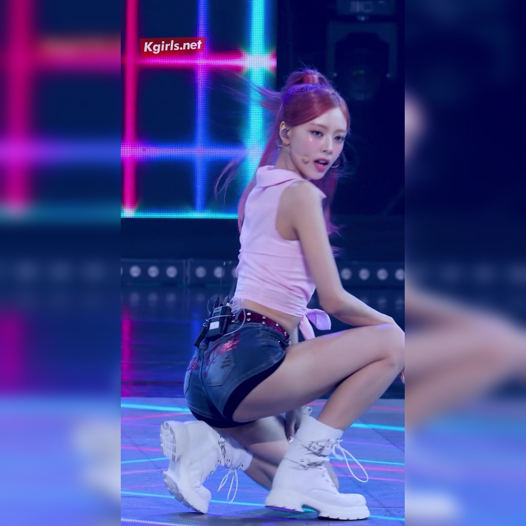 있지 유나 짧은 청팬츠로 드러낸 몸선