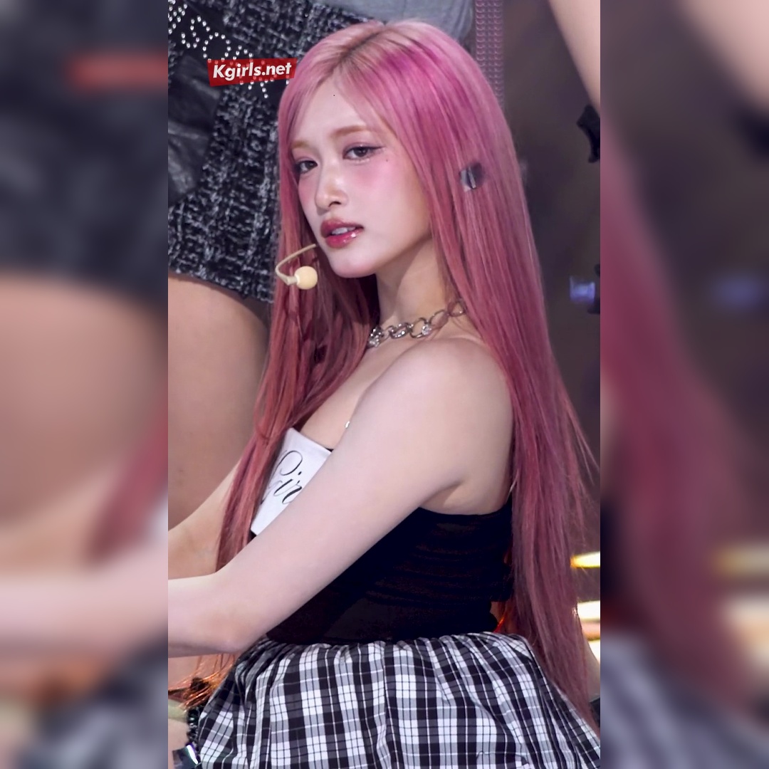 아이브 이서 오프숄더 애티튜드 착장