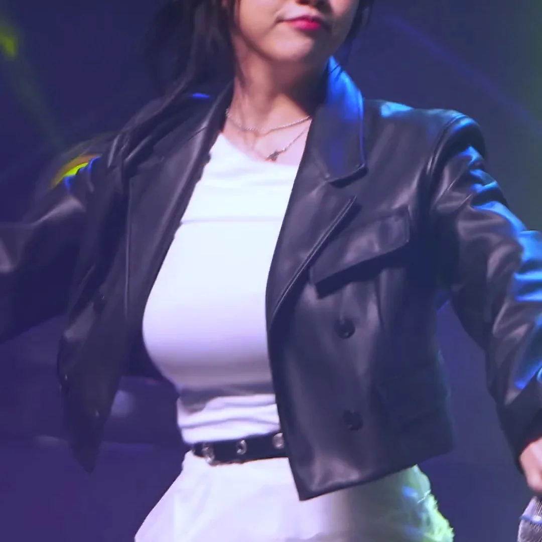 皮衣快撐爆的火箭胸部爆發！ㄷㄷㄷ 太狂了