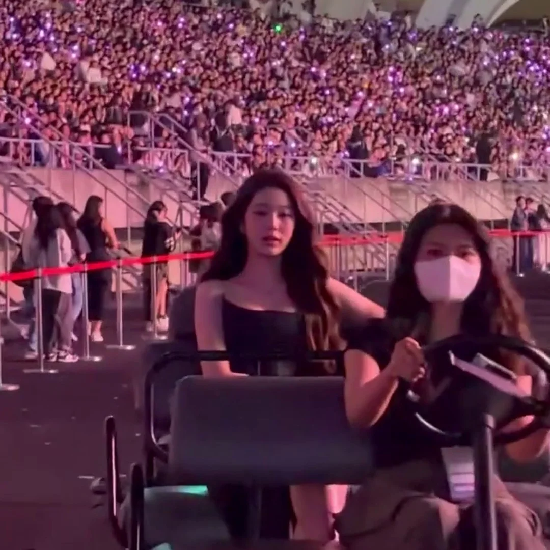 Jang Wonyoung’s Stunning Black Dress Look in 4K is Pure Legend!!!