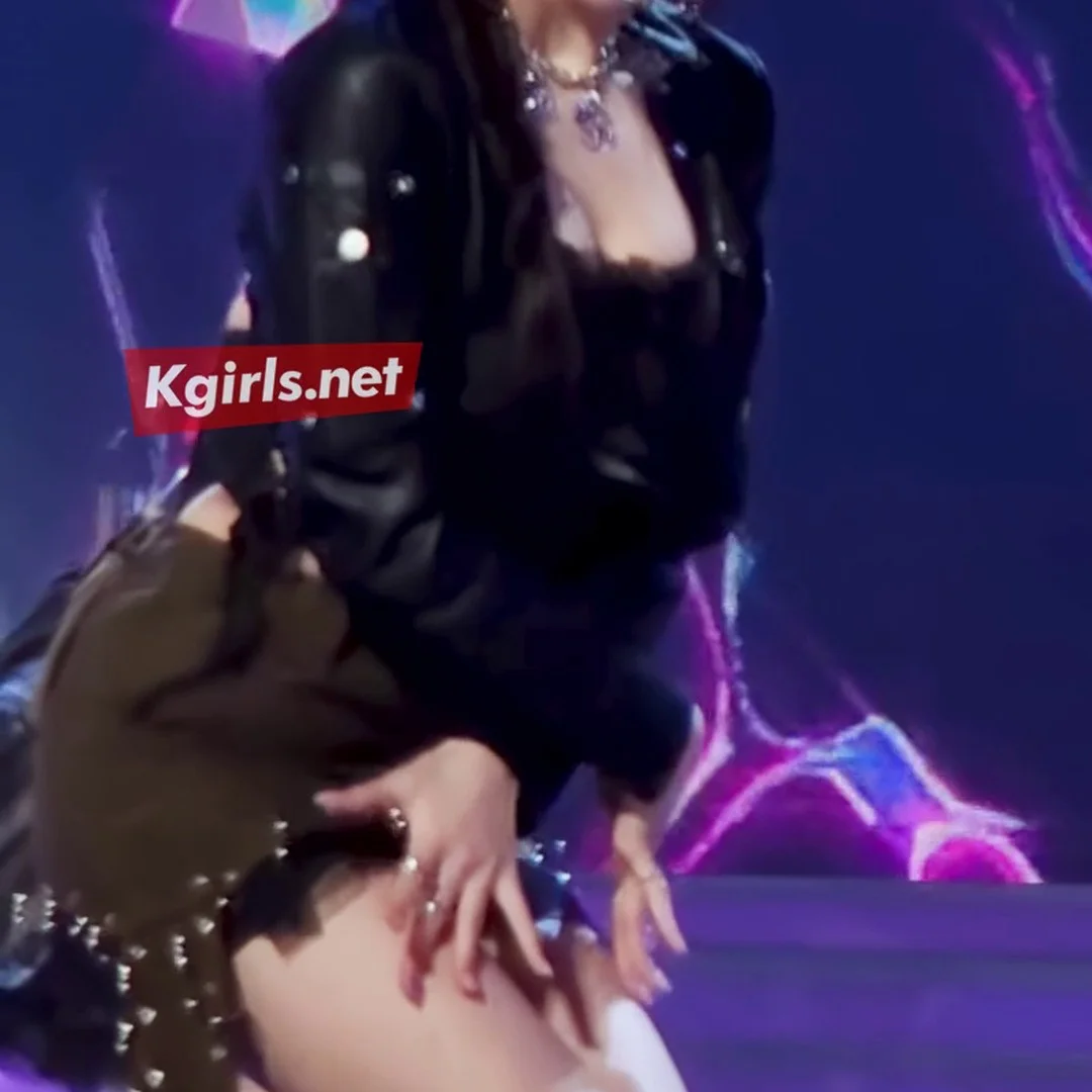 IVEのイソ、レザージャケット+超ミニスカート…息を呑むセクシーさ爆発