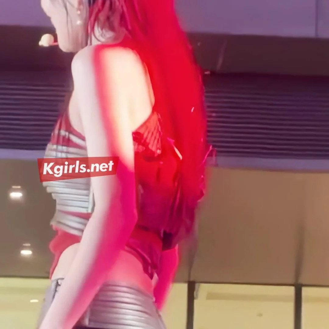 Red Velvet’s Seulgi Rocks a Killer Pants Look Showing Off Her Waist-to-Thigh Line