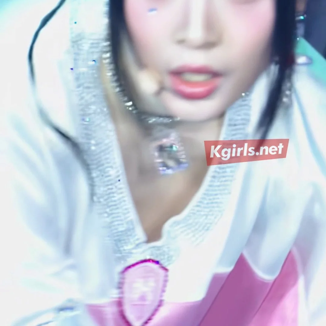 ニュージーンズのハニ、SBSで驚異的なダンスライン…腰のラインがすごい