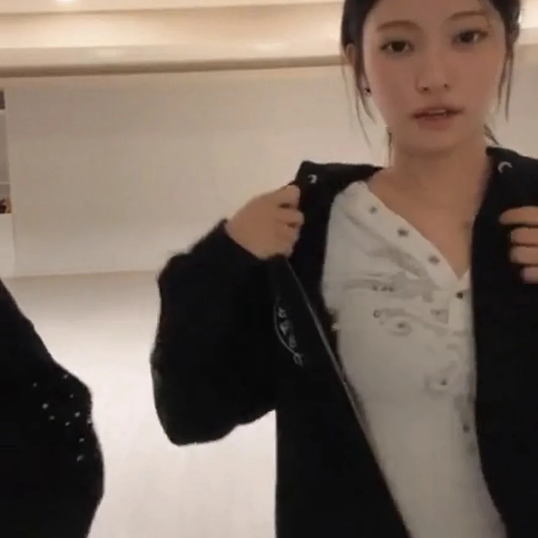 Summer Shows Off Her Curves as Soon as the Hoodie Comes Off!