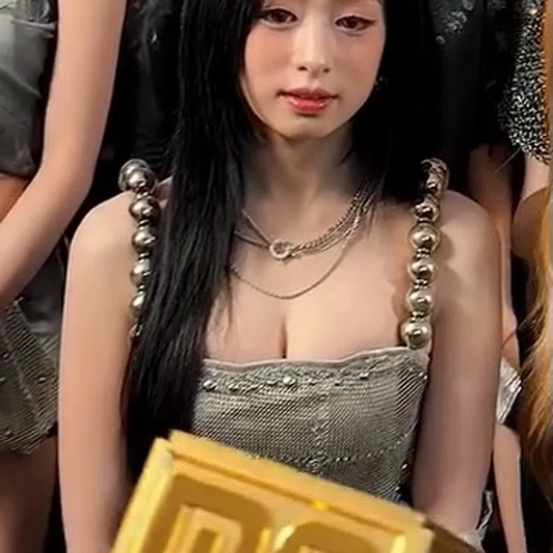 쇠구슬 끈 란제리 가슴골 폭발… 아현 코어 미쳤어 (+아사)