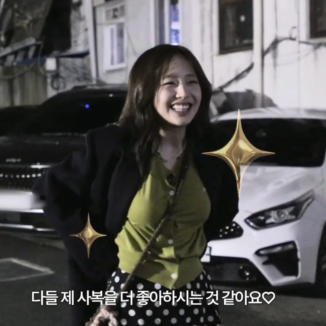 Chuu 上衣開衩露出事業線…豐滿曲線太狂