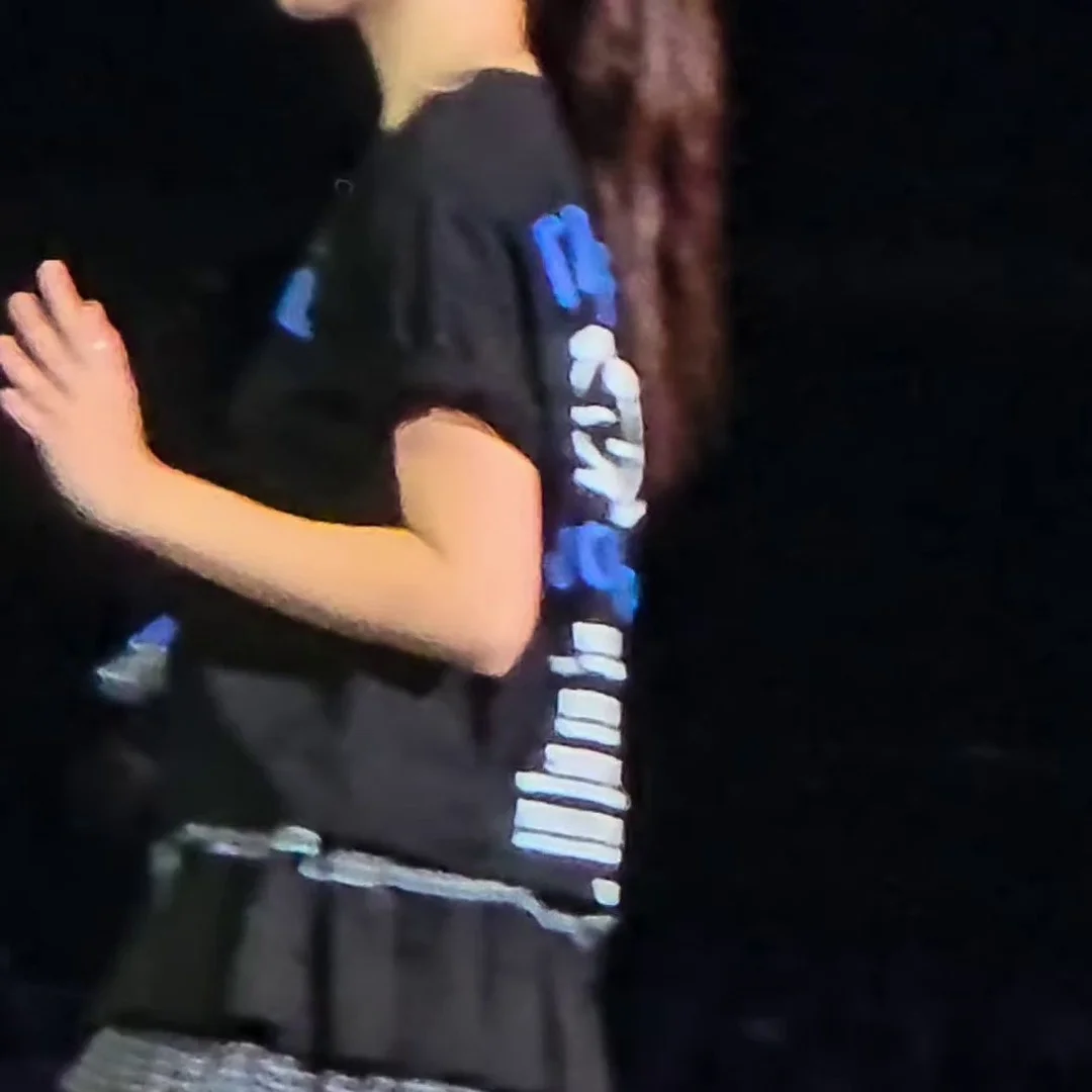 Tzuyu’s Ponytail and Short Skirt Wow Fans with Her Killer Moves on Hong Kong Stage!