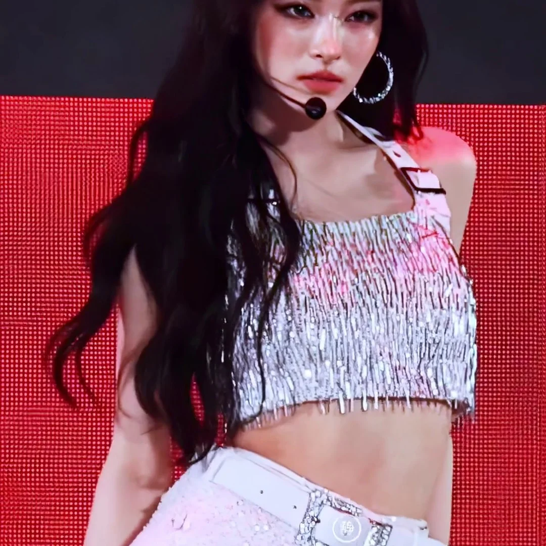 きらめくホワイトホットパンツ アンナの絶対領域蜂蜜太もも炸裂 ミャオ