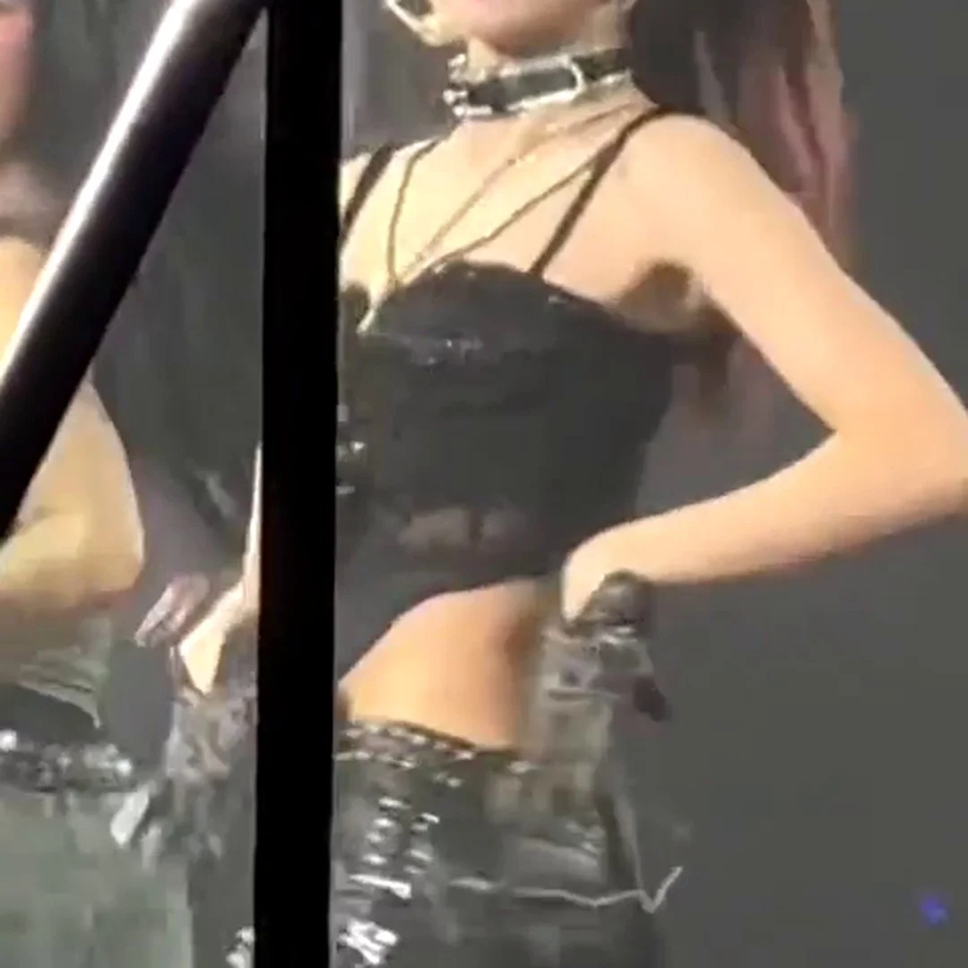 Tzuyu’s Stunning Look in Black Corset and Leather Hot Pants!