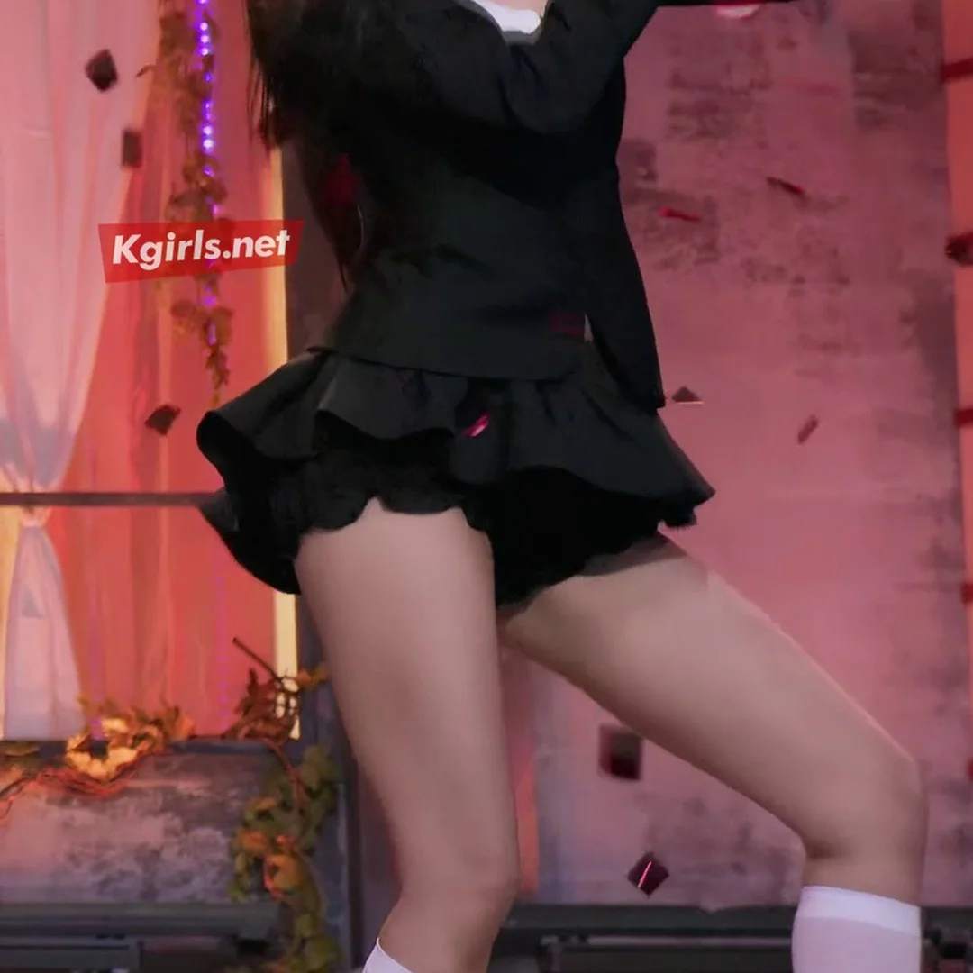 레벨벳 슬기 초미니 짧은 핏으로 섹시 다리 폭발! 미치겠어!!!