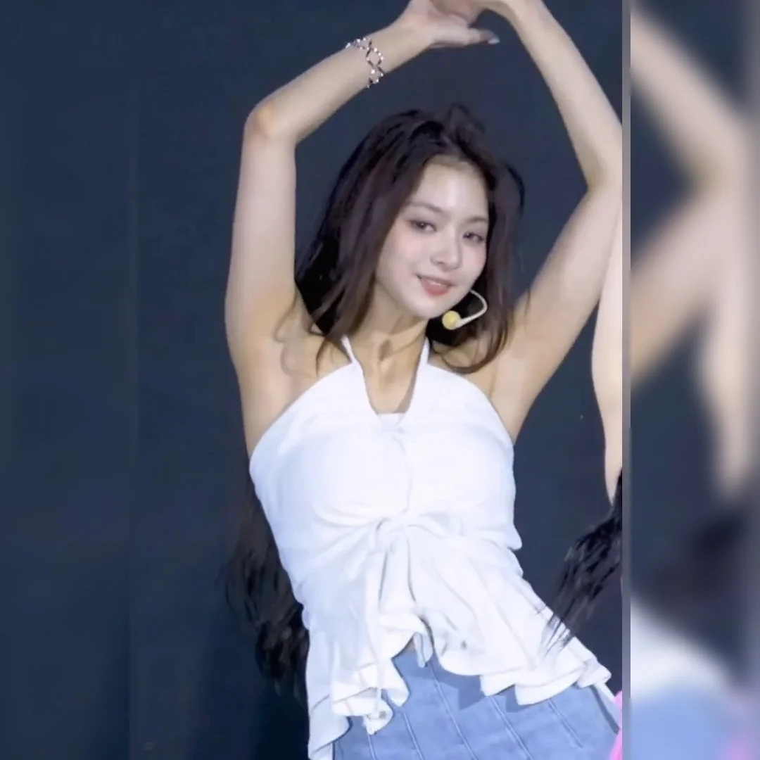 fromis_9 Lee Nakyung Raises Her Hair Revealing Damp Armpits in a White Halter Neck 4K