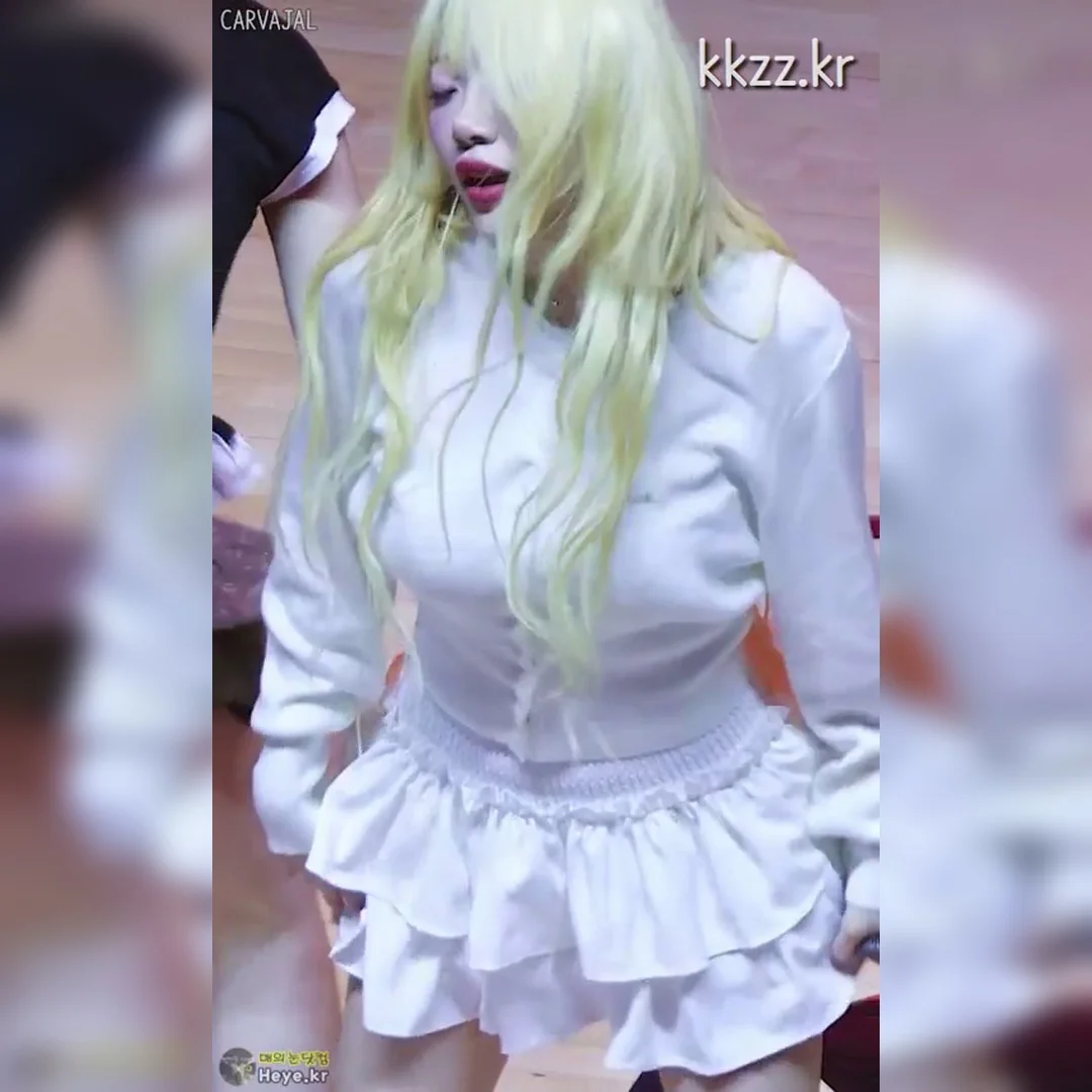 Jiwon Rockin’ That Tight Outfit in 4K LOL