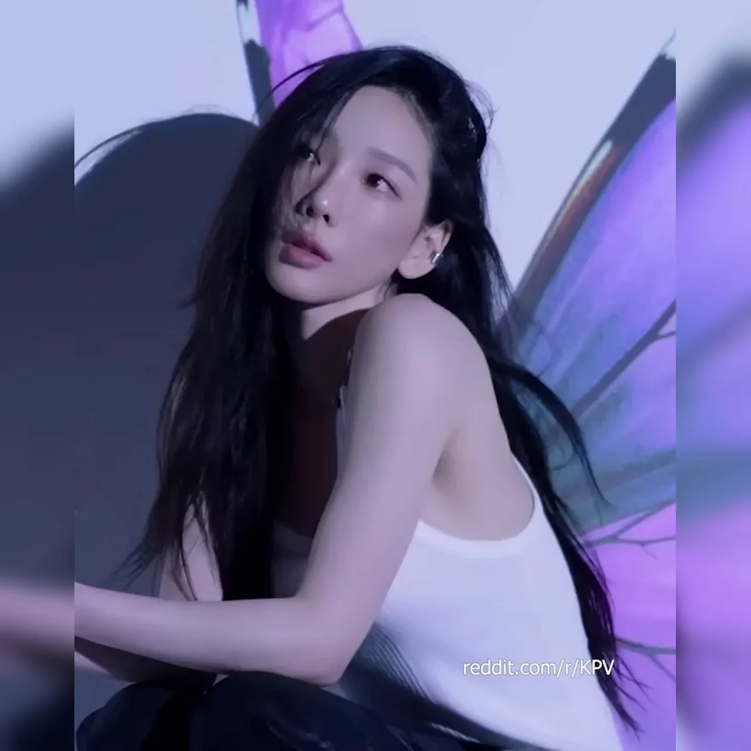 Taeyeon’s Stunning Curves in a White Tank Top: Jaw-Dropping Quality!