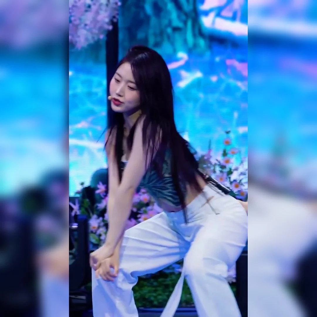 白パンツから下着が丸見え！Oh Hae-wonのセクシーすぎるヒップライン