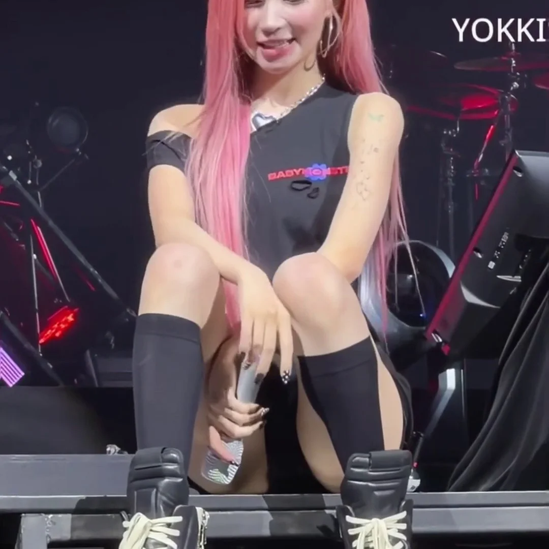 베이비몬스터 아사 Y존 직노출! 다리 꼬며 터지는 꿀벅지 4K 폭발