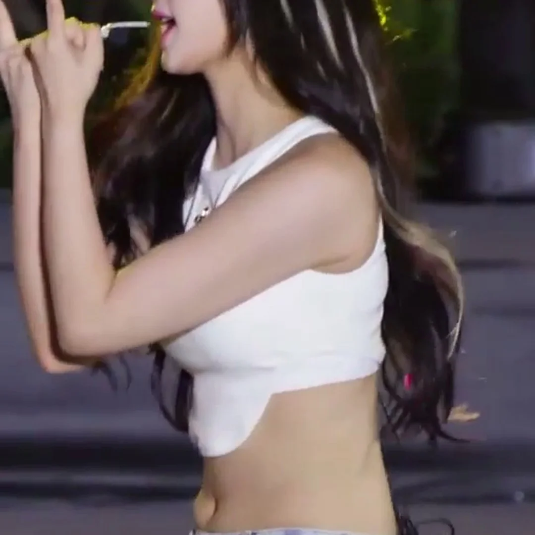 STAYC 아이사 크롭탑 찢어진 복근 미친 노출 배짤 🔥 허리라인 압살 섹시 폭발