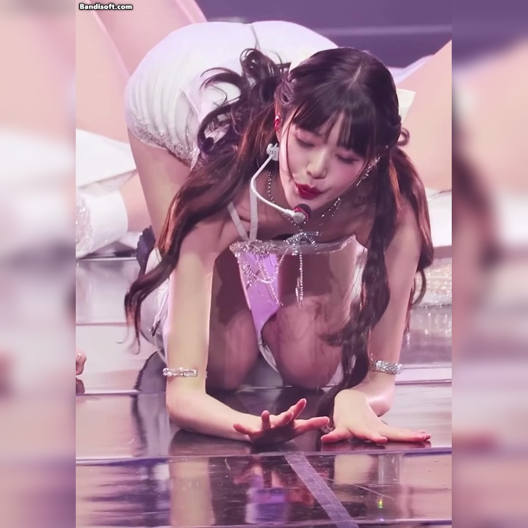 장원영 화이트 반짝이 의상 고양이 자세 미친 미모 골반 대참사 레전드 갱신 ㄷㄷ 후방주의