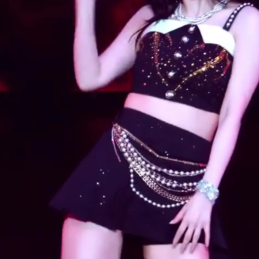 Karina’s Stunning Gold-Trimmed Black Bra Top and Flawless Legs Steal the Show!