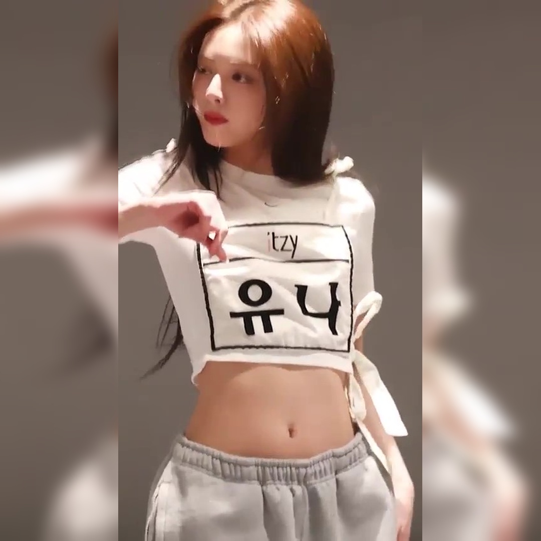 연습하는 ITZY 유나 회색츄리닝 ㅗㅜㅑ 엉덩이 뒤로 빼는 골반 기립근 미쳤다! 골반 대참사 레전드 ㄷㄷ 후방주의